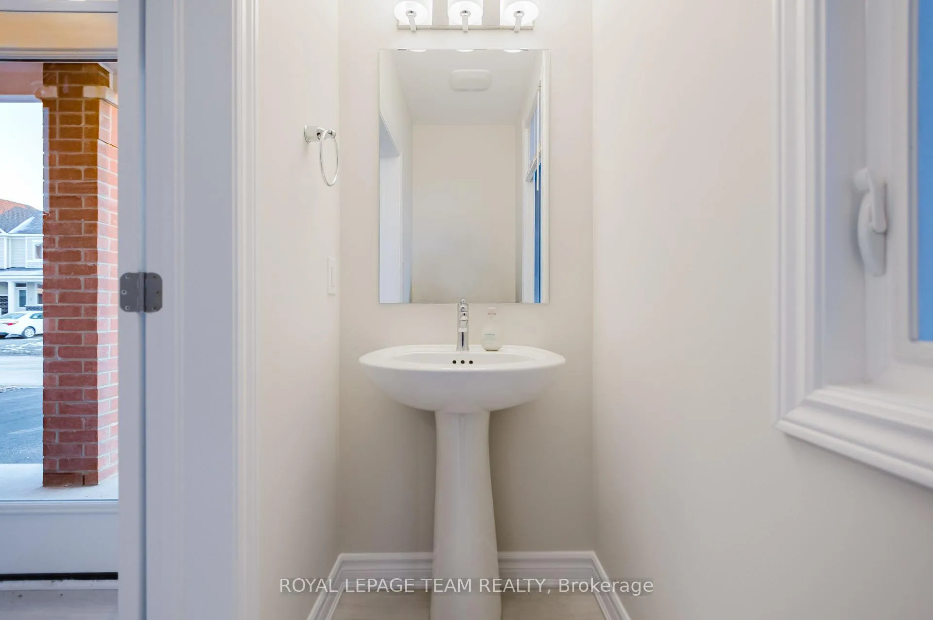Photo 4 of 180 Ryan Reynolds Way, Ottawa, Avalon West — HOMEH