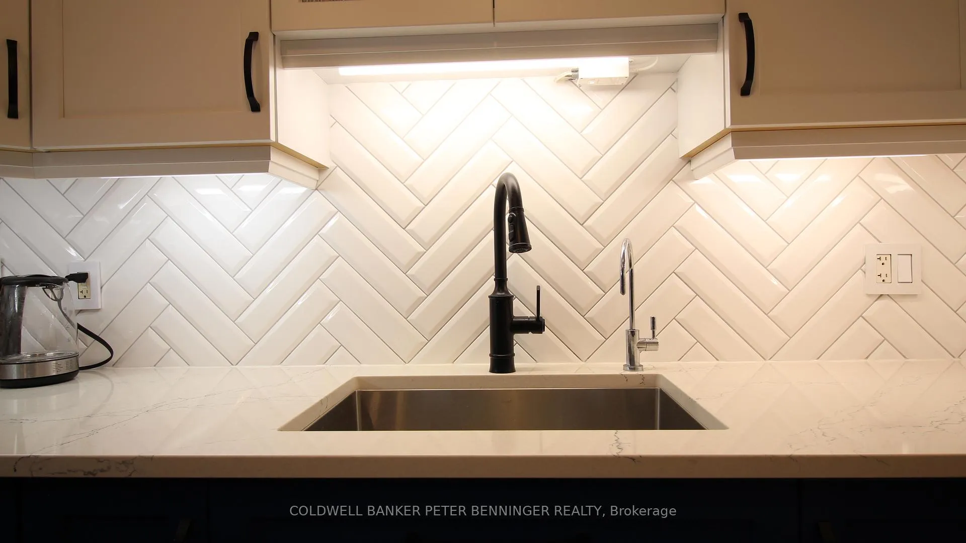Photo 9 of Unit A, 410 Tealby Crescent, Waterloo — HOMEH