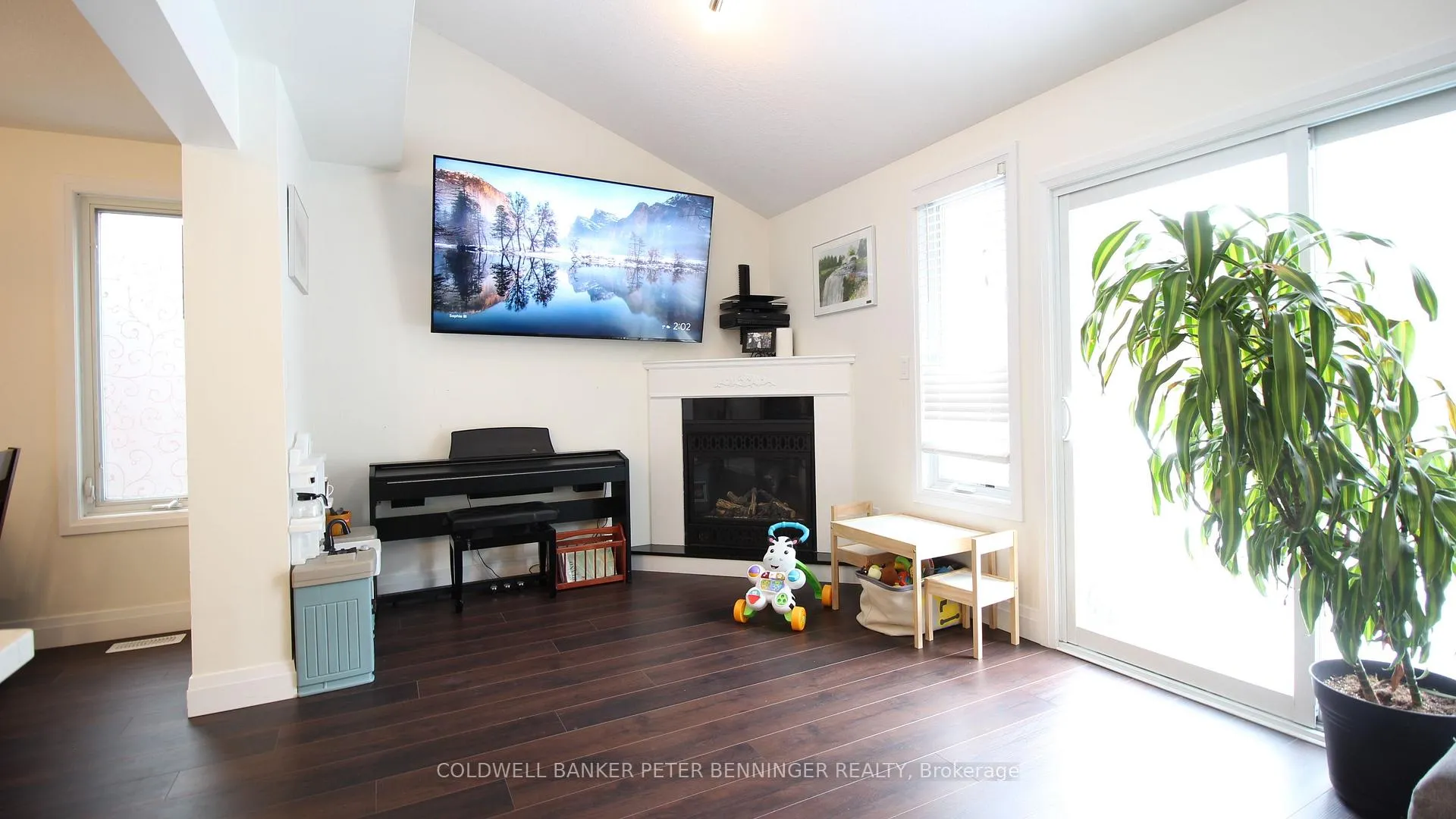 Photo 13 of Unit A, 410 Tealby Crescent, Waterloo — HOMEH