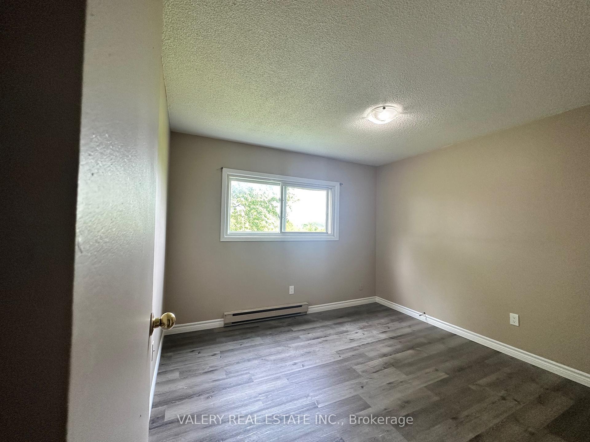 Photo 3 of Unit 11, 15 Lowndes Avenue, Georgina, Keswick South — HOMEH