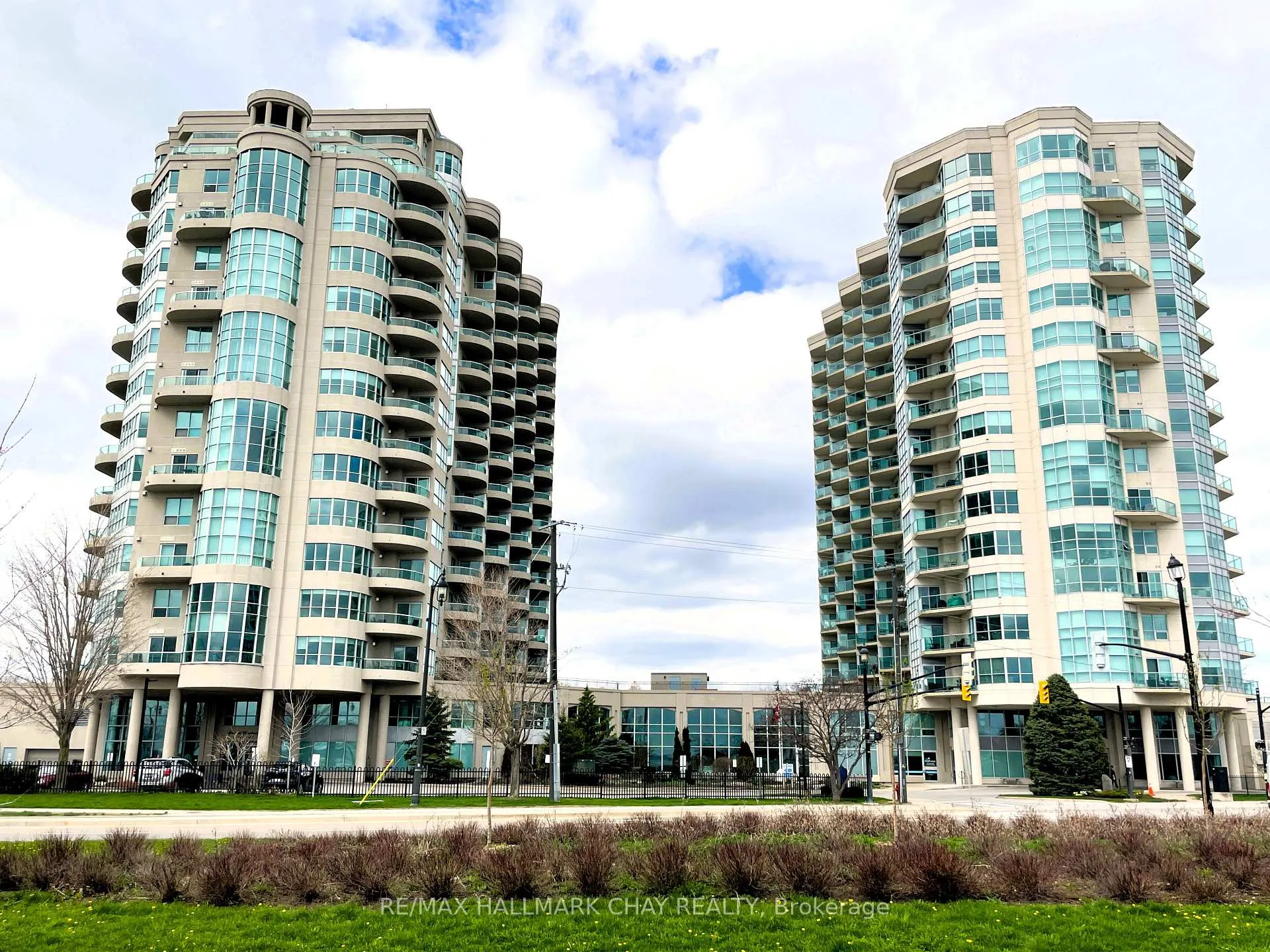 Photo 3 of Unit 1108, 2 Toronto Street, Barrie, Lakeshore — HOMEH