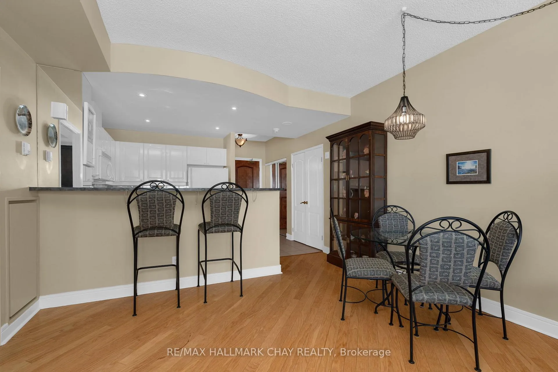 Photo 11 of Unit 1108, 2 Toronto Street, Barrie, Lakeshore — HOMEH