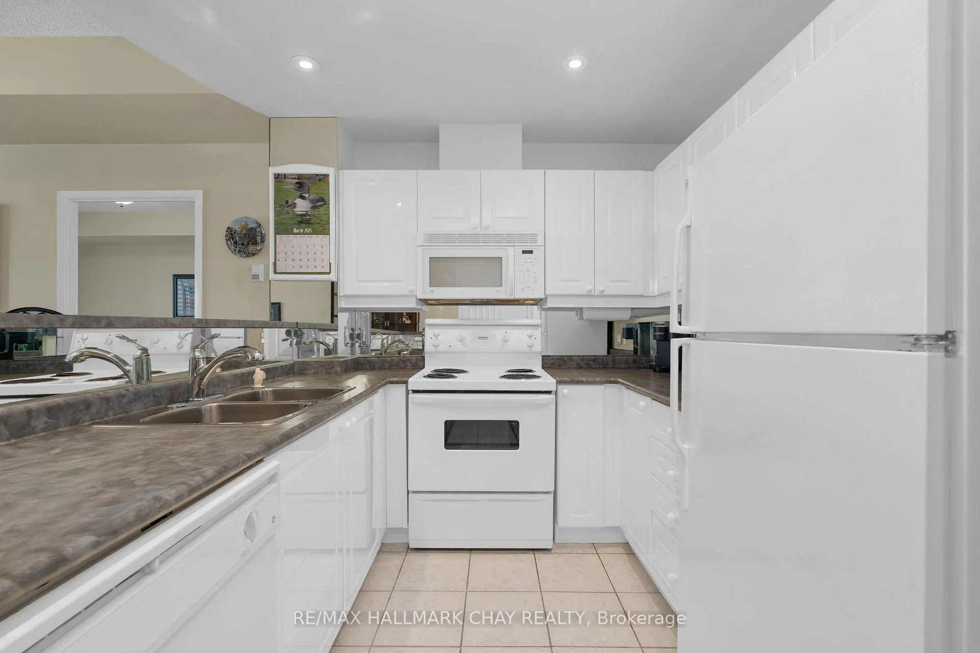 Photo 12 of Unit 1108, 2 Toronto Street, Barrie, Lakeshore — HOMEH