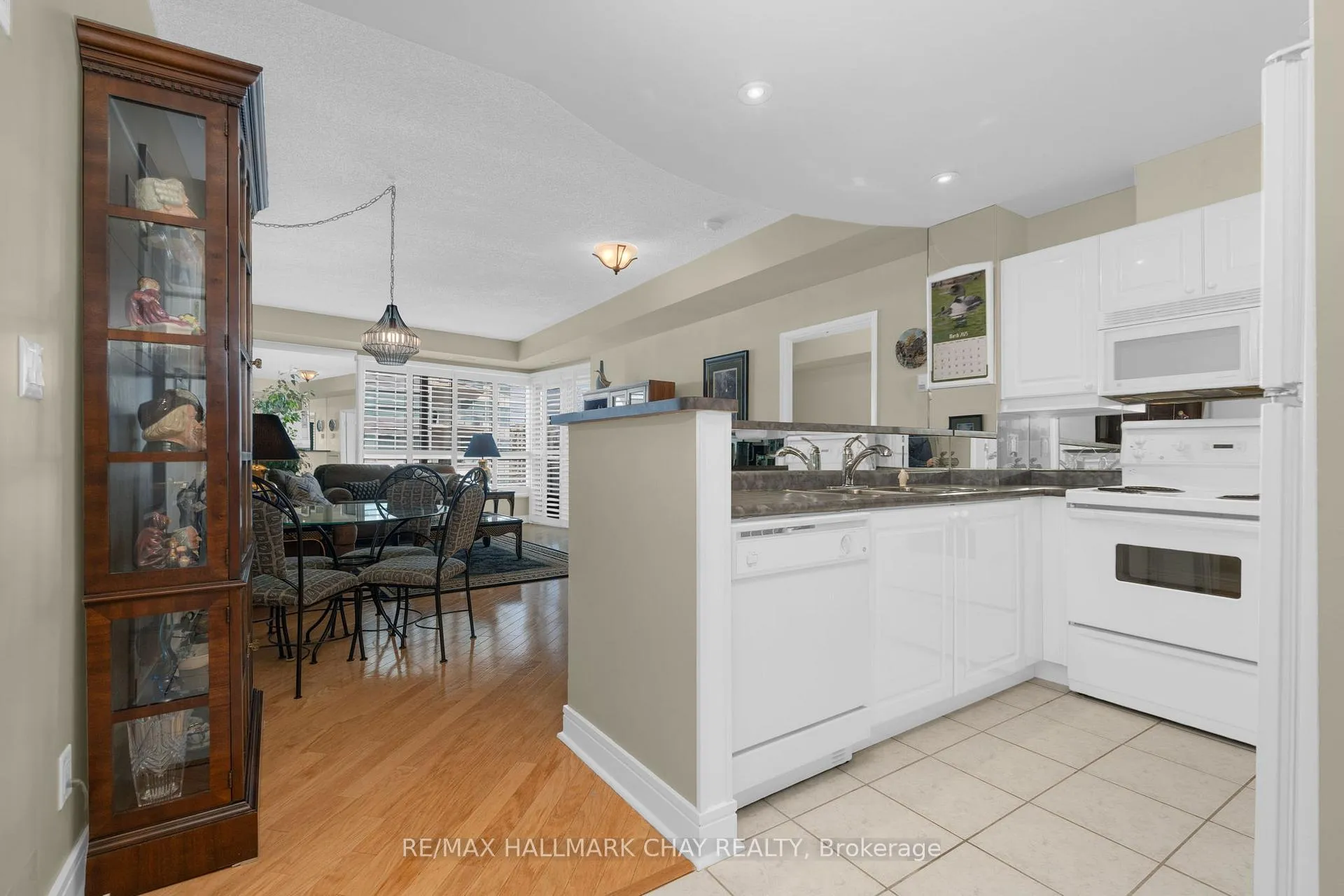 Photo 13 of Unit 1108, 2 Toronto Street, Barrie, Lakeshore — HOMEH