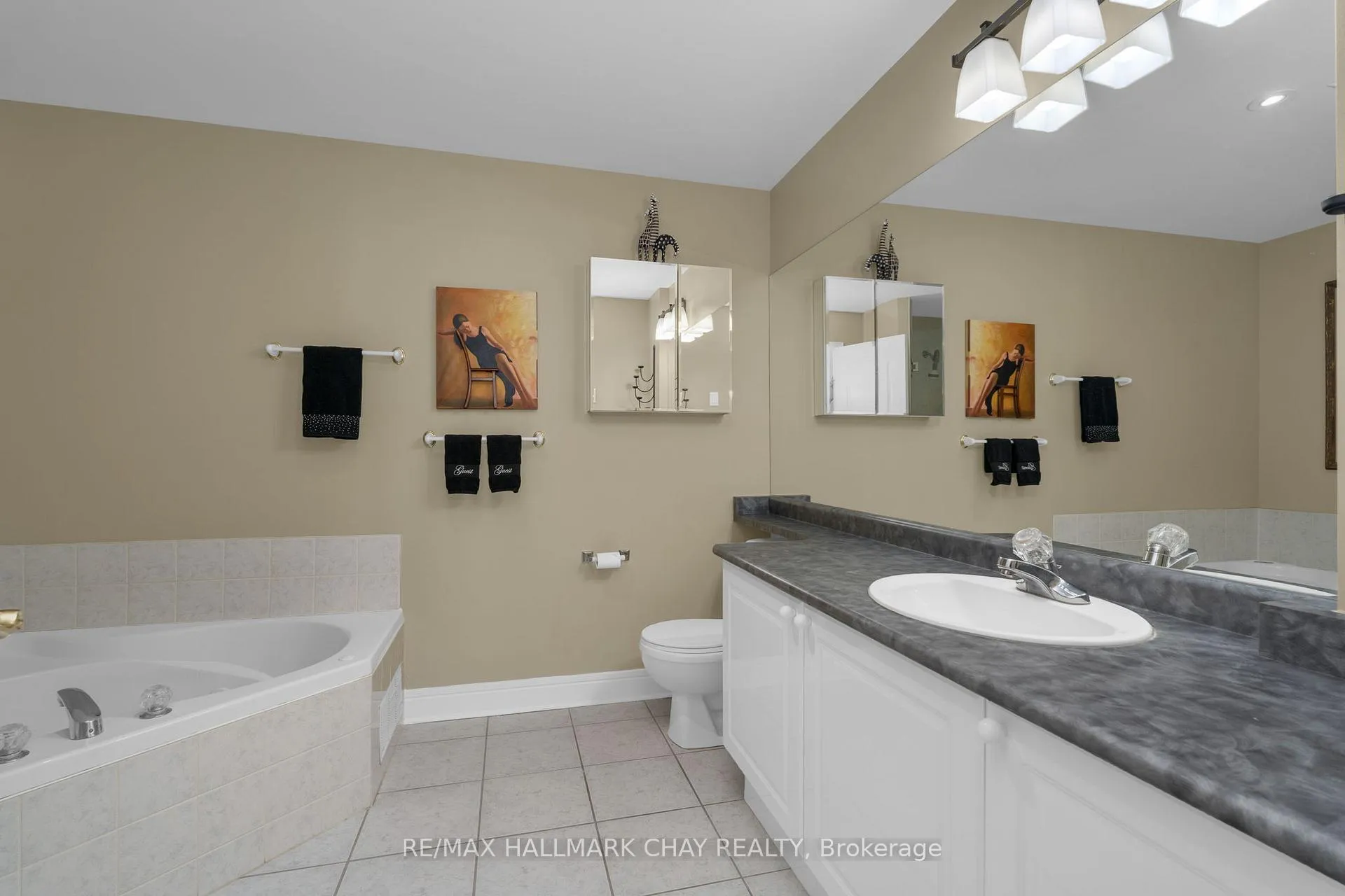 Photo 18 of Unit 1108, 2 Toronto Street, Barrie, Lakeshore — HOMEH