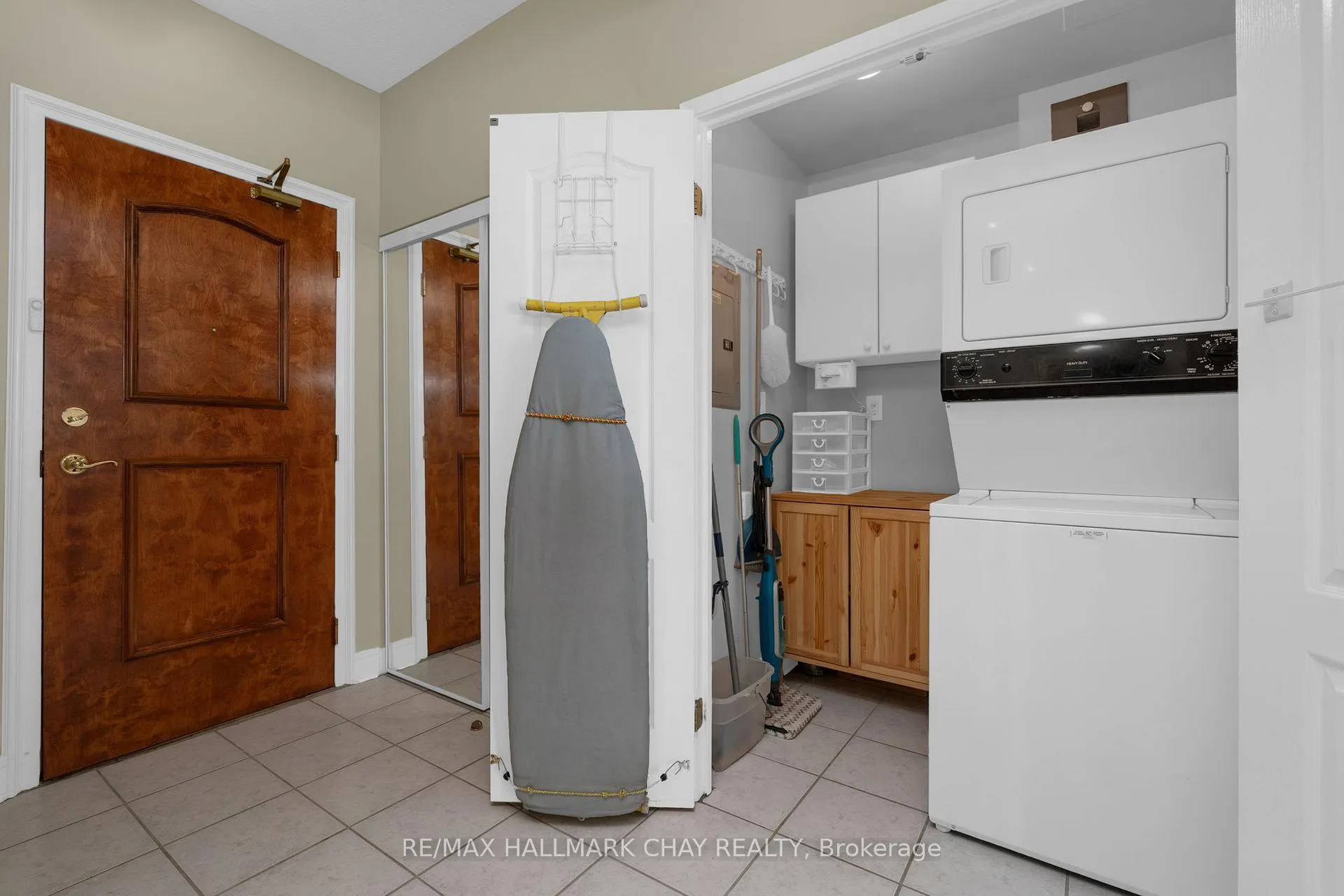 Photo 26 of Unit 1108, 2 Toronto Street, Barrie, Lakeshore — HOMEH