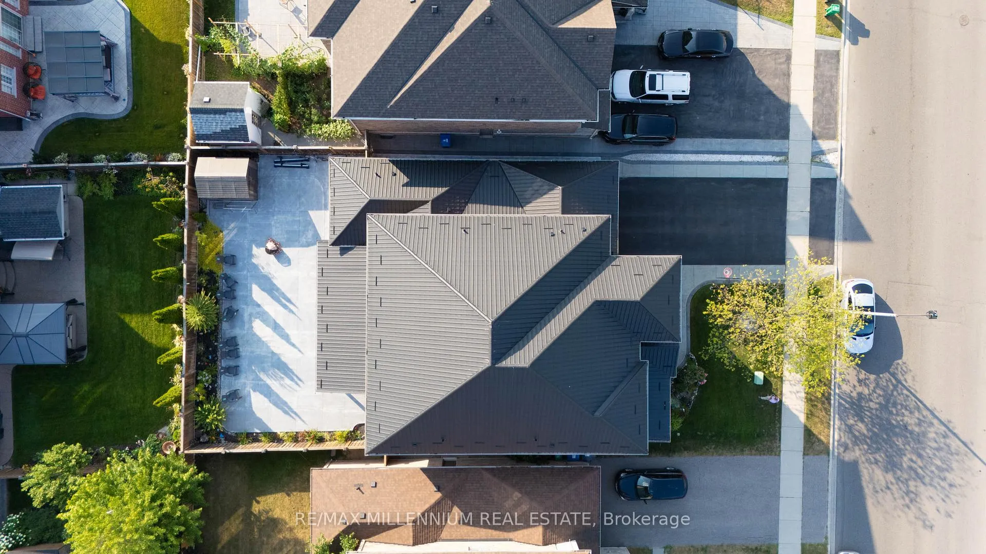 Photo 4 of 6 Landscape Drive, Brampton, Vales of Castlemore North — HOMEH
