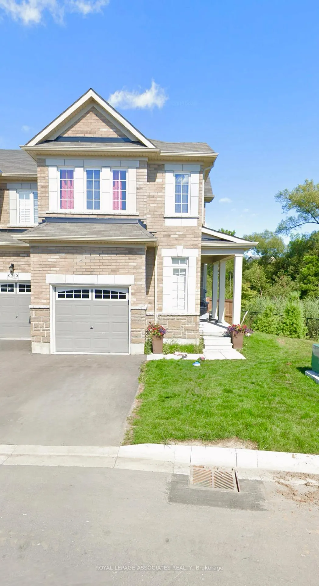 Photo 2 of 33 Keenlyside Lane, Ajax, Northwest Ajax — HOMEH