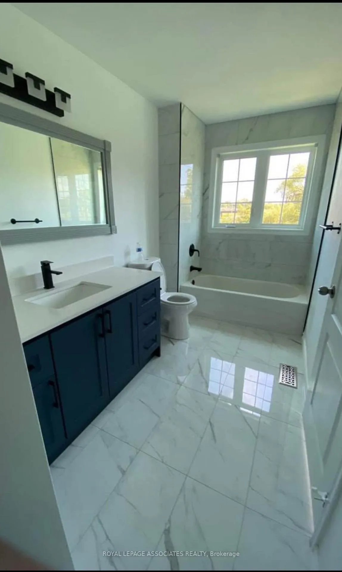 Photo 10 of 33 Keenlyside Lane, Ajax, Northwest Ajax — HOMEH