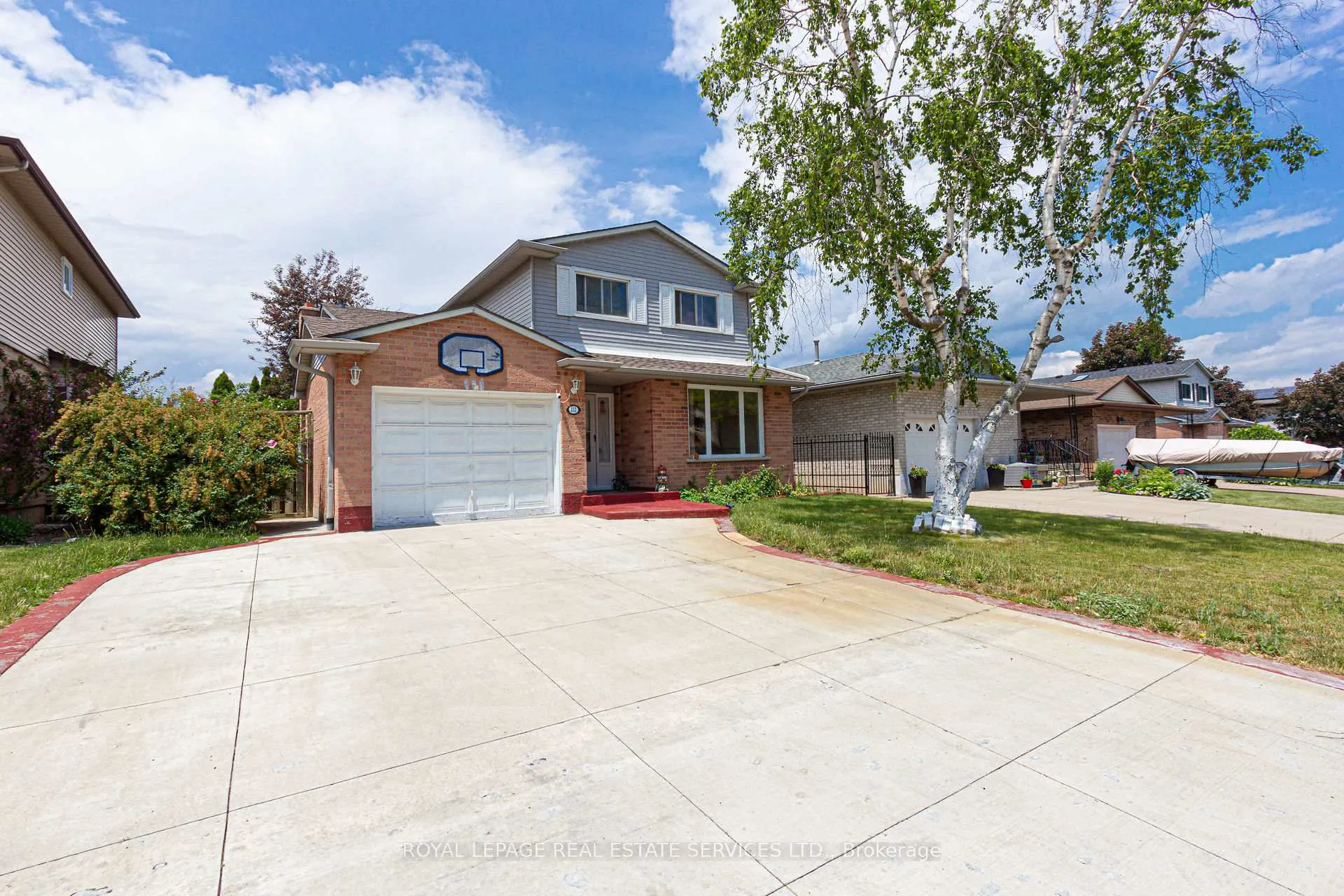 Photo 3 of 111 Strawberry Drive, Hamilton, Riverdale — HOMEH