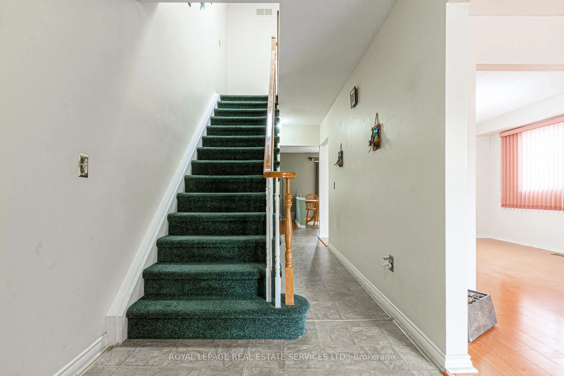 Photo 6 of 111 Strawberry Drive, Hamilton, Riverdale — HOMEH