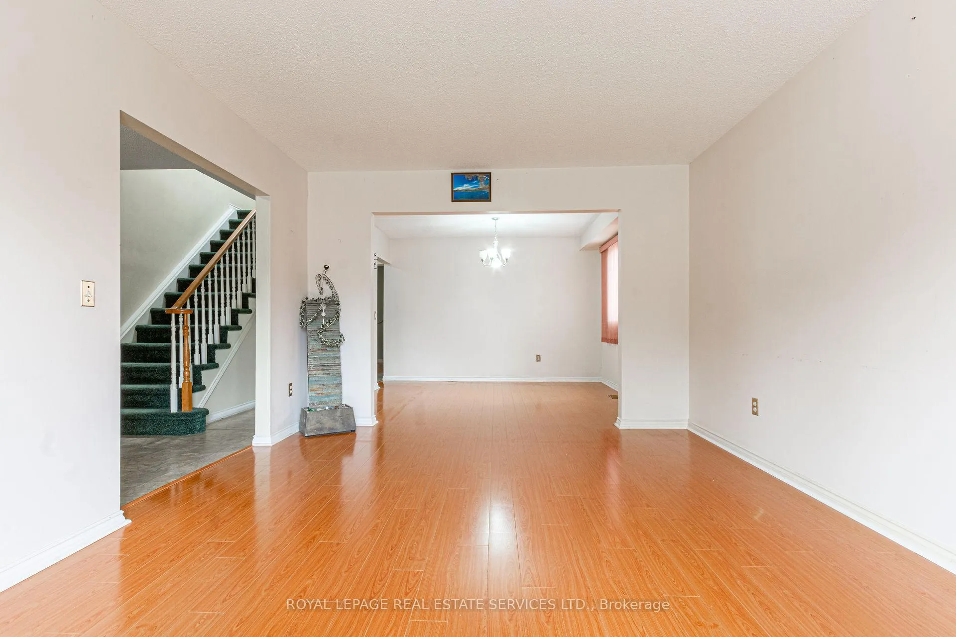 Photo 9 of 111 Strawberry Drive, Hamilton, Riverdale — HOMEH