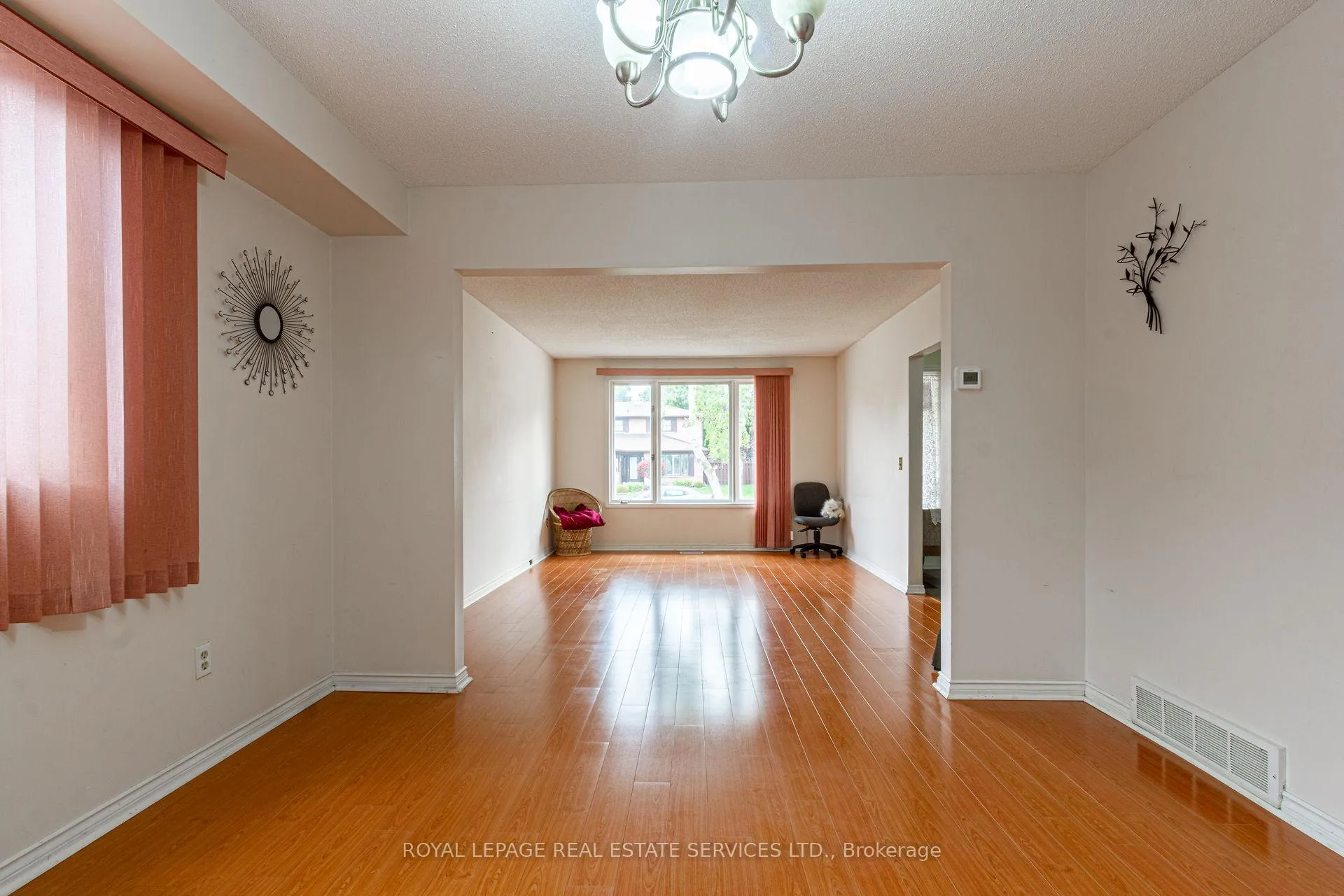 Photo 11 of 111 Strawberry Drive, Hamilton, Riverdale — HOMEH