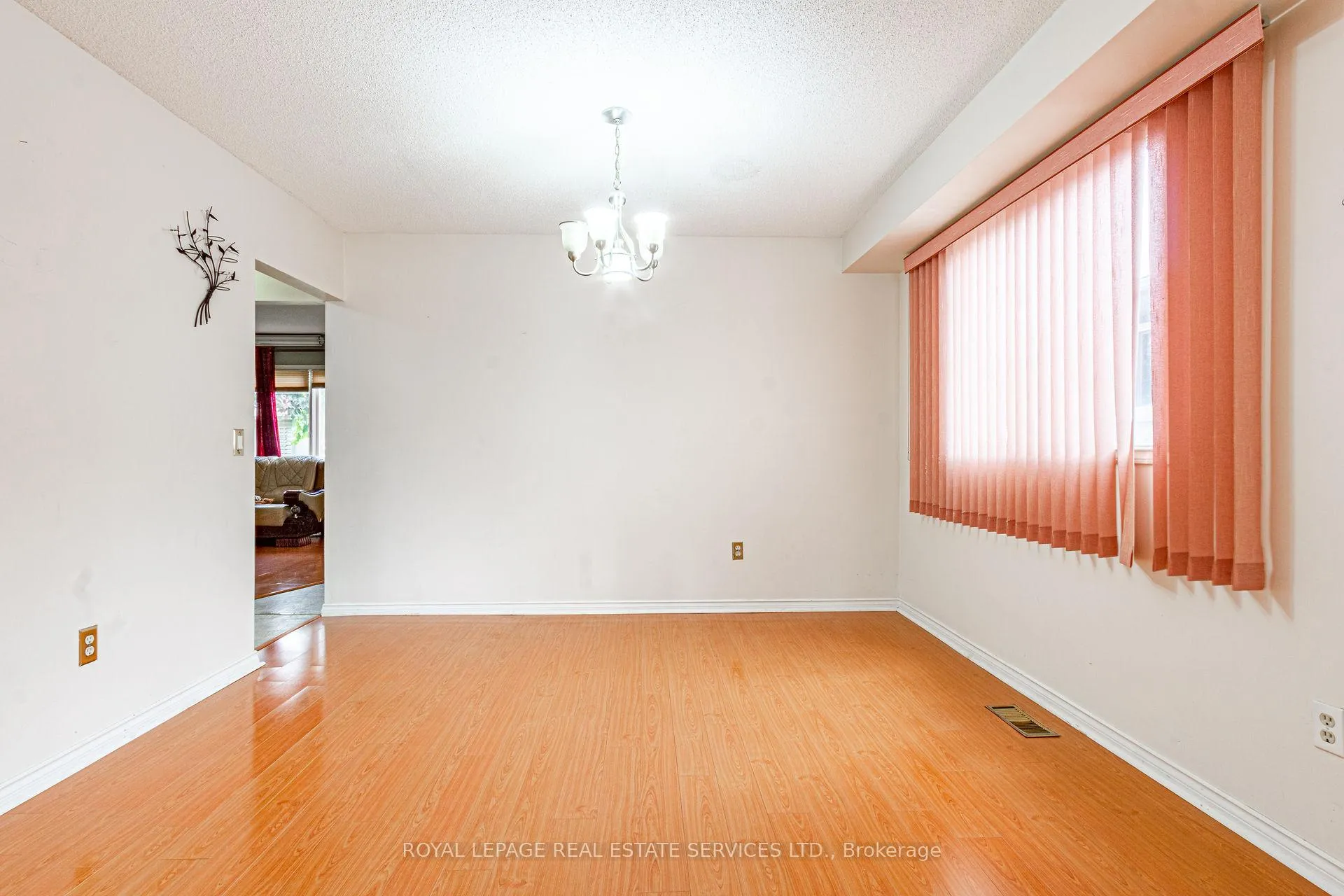 Photo 12 of 111 Strawberry Drive, Hamilton, Riverdale — HOMEH