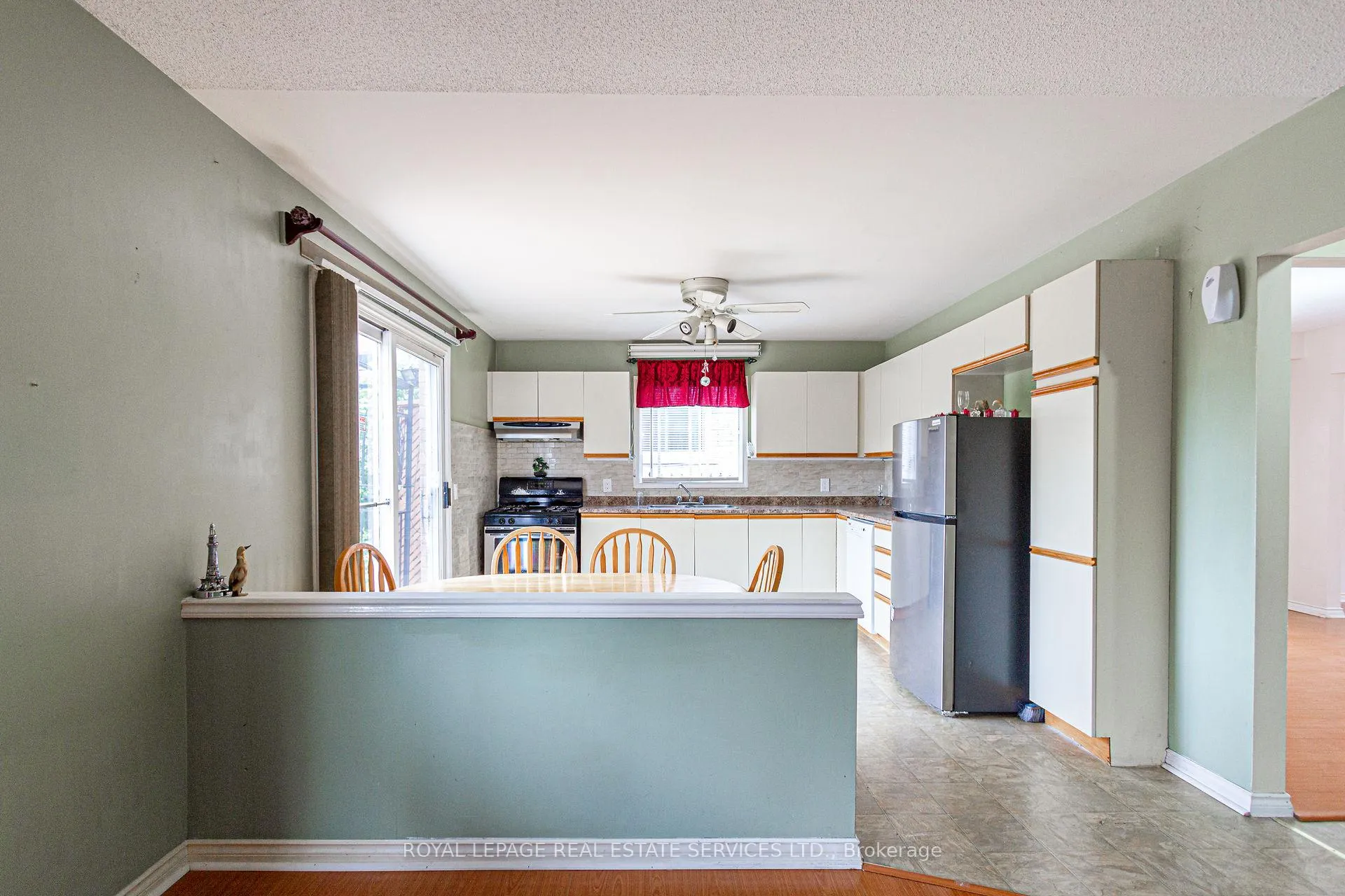 Photo 13 of 111 Strawberry Drive, Hamilton, Riverdale — HOMEH