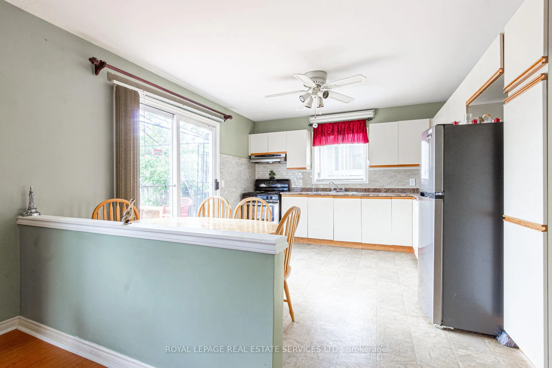 Photo 14 of 111 Strawberry Drive, Hamilton, Riverdale — HOMEH