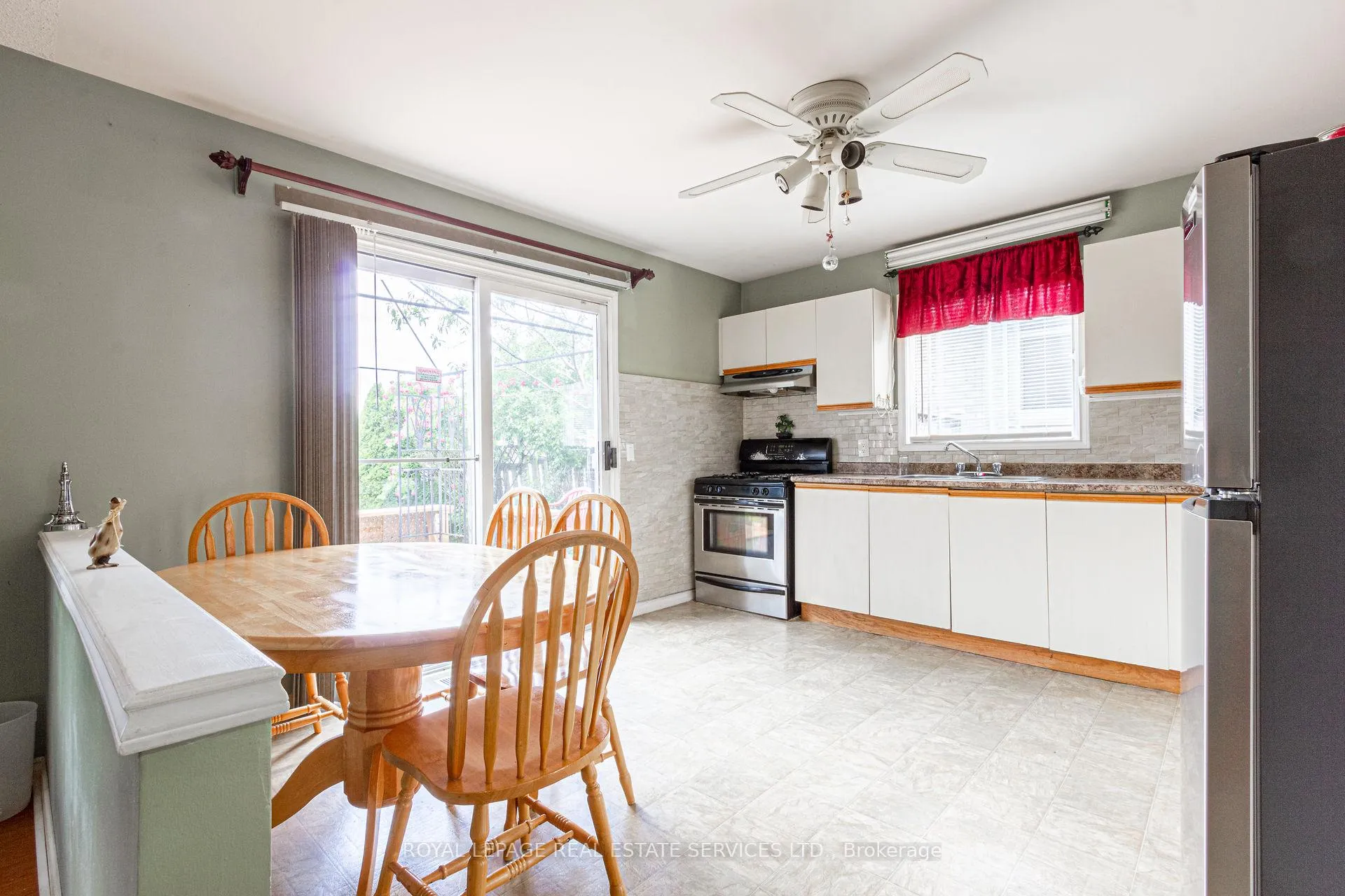 Photo 15 of 111 Strawberry Drive, Hamilton, Riverdale — HOMEH