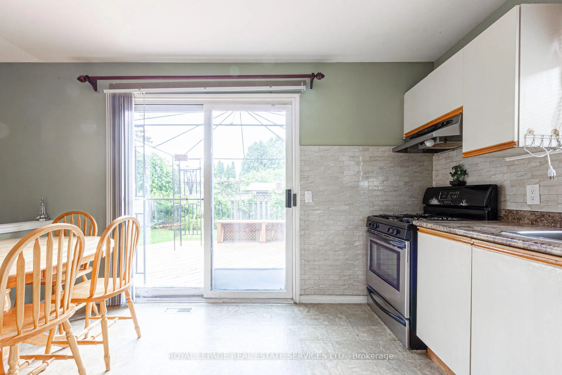 Photo 17 of 111 Strawberry Drive, Hamilton, Riverdale — HOMEH
