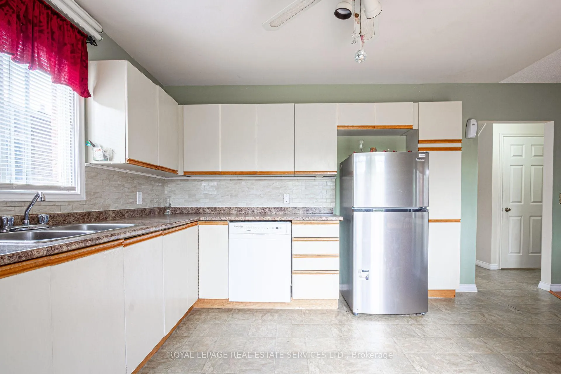 Photo 18 of 111 Strawberry Drive, Hamilton, Riverdale — HOMEH