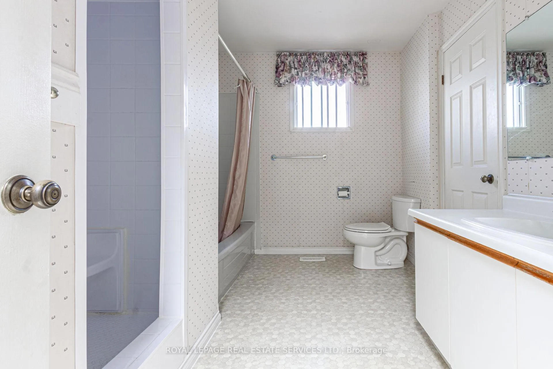 Photo 34 of 111 Strawberry Drive, Hamilton, Riverdale — HOMEH