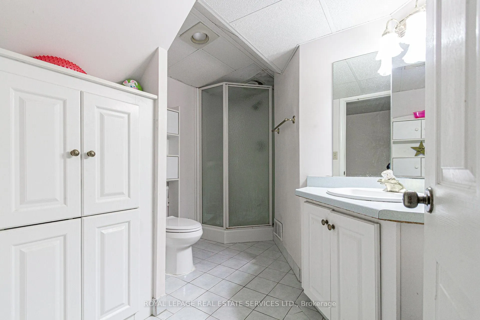 Photo 43 of 111 Strawberry Drive, Hamilton, Riverdale — HOMEH