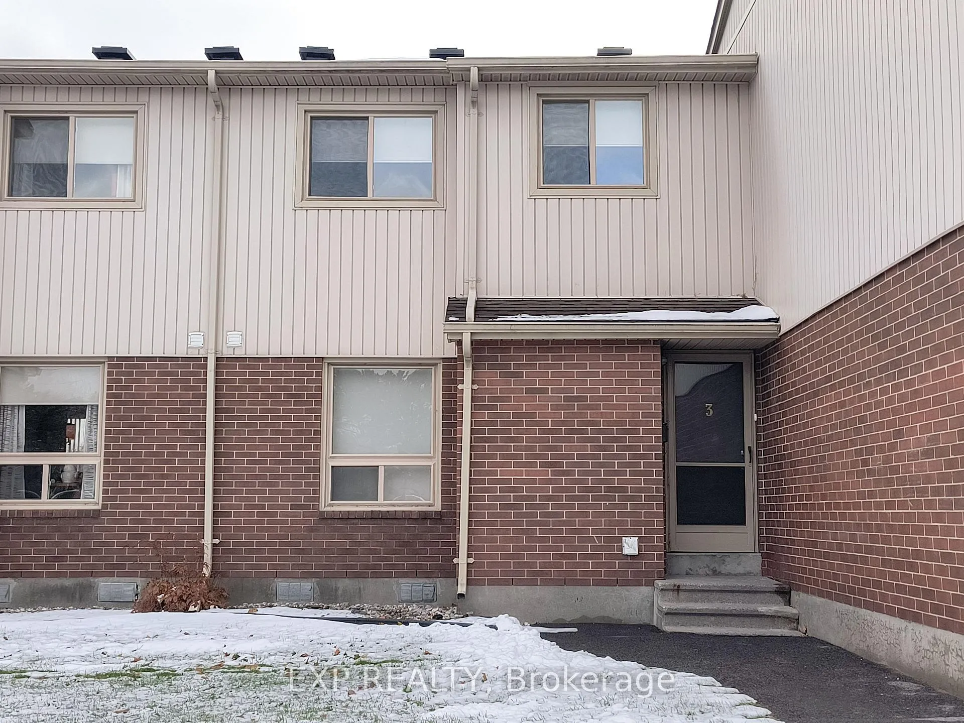 Photo 3 of Unit 3, 981 Gulf Place, Ottawa, Overbrook/Castle Heights — HOMEH