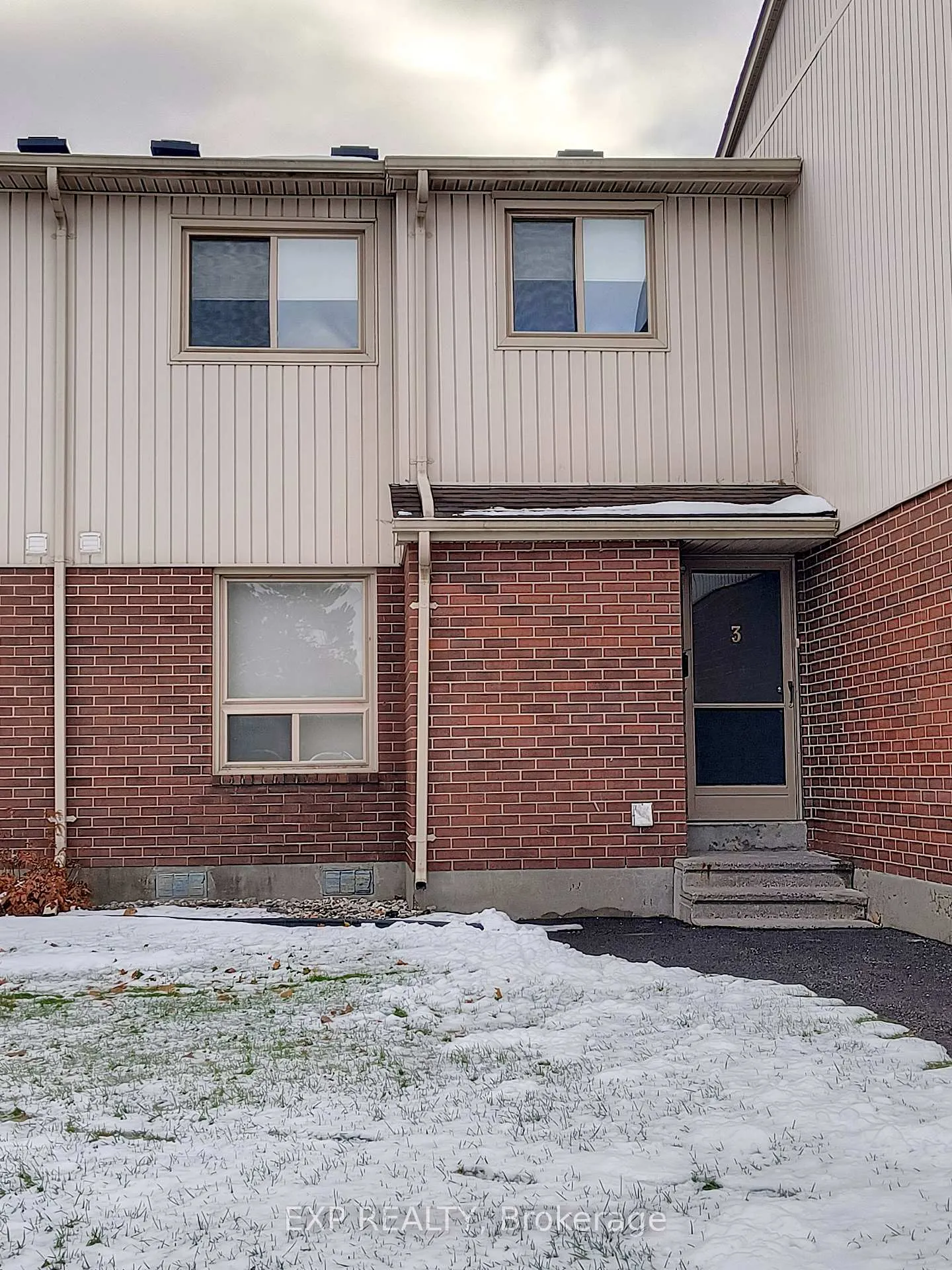 Photo 4 of Unit 3, 981 Gulf Place, Ottawa, Overbrook/Castle Heights — HOMEH
