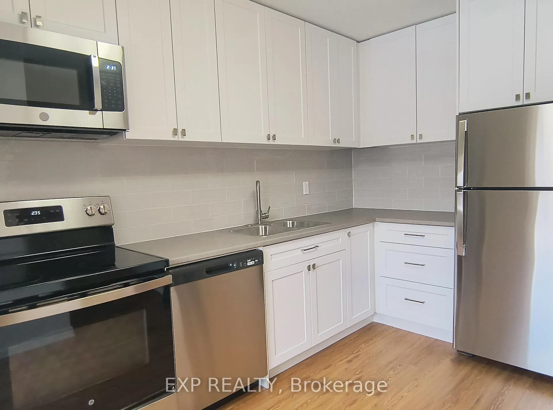 Photo 6 of Unit 3, 981 Gulf Place, Ottawa, Overbrook/Castle Heights — HOMEH