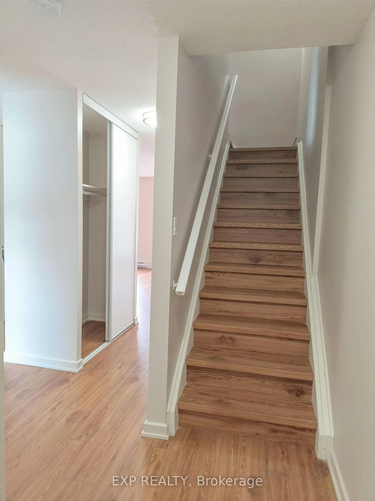 Photo 11 of Unit 3, 981 Gulf Place, Ottawa, Overbrook/Castle Heights — HOMEH