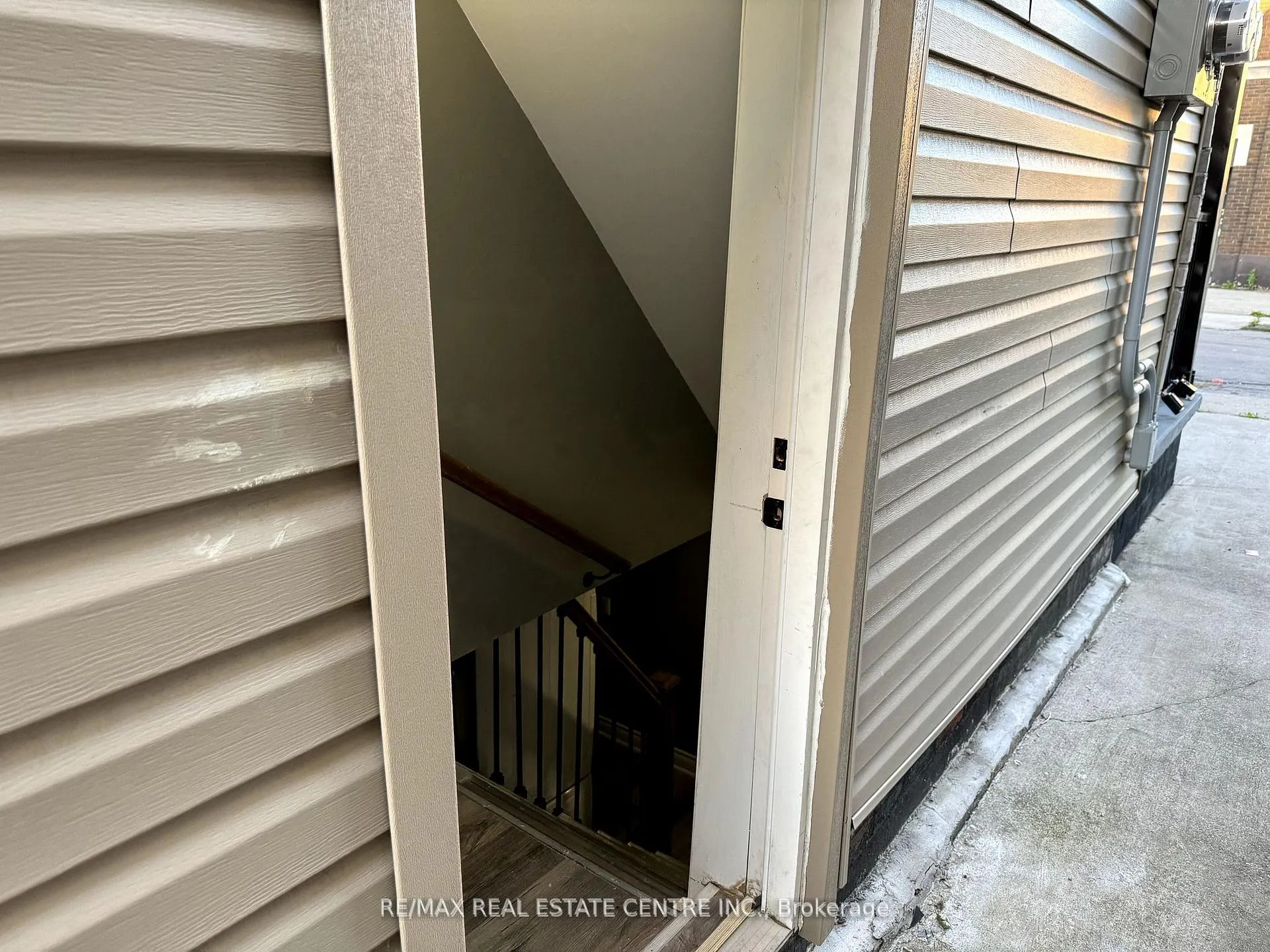 Photo 3 of 45 Leeming (BSMT) Street W, Hamilton, Landsdale — HOMEH