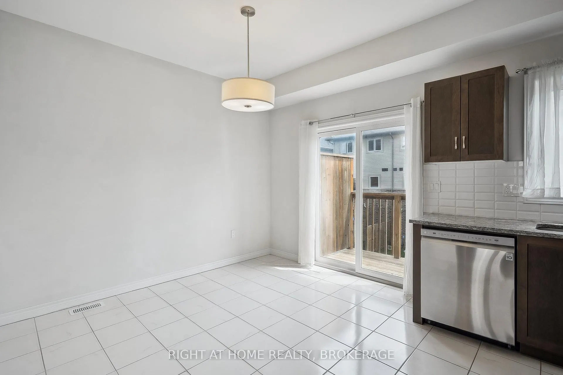 Photo 9 of 22 Barley Lane, Hamilton, Meadowlands — HOMEH