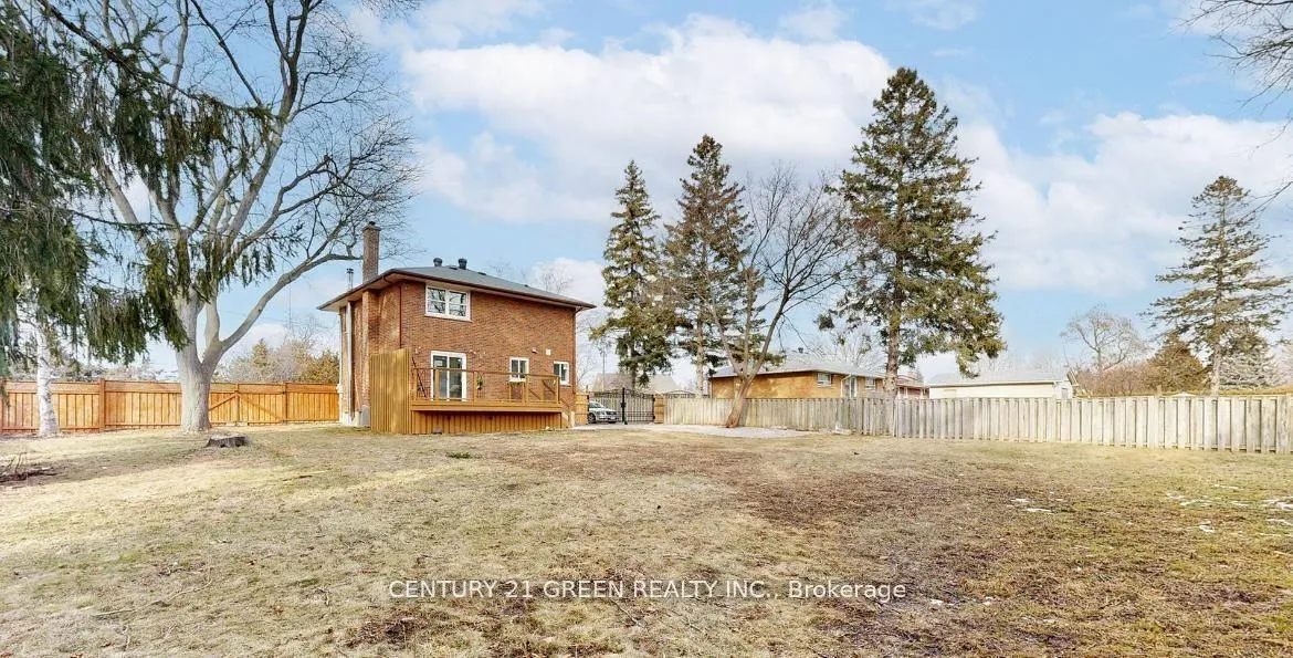 Front of Unit Bsmt, 1813 Rossland Road E