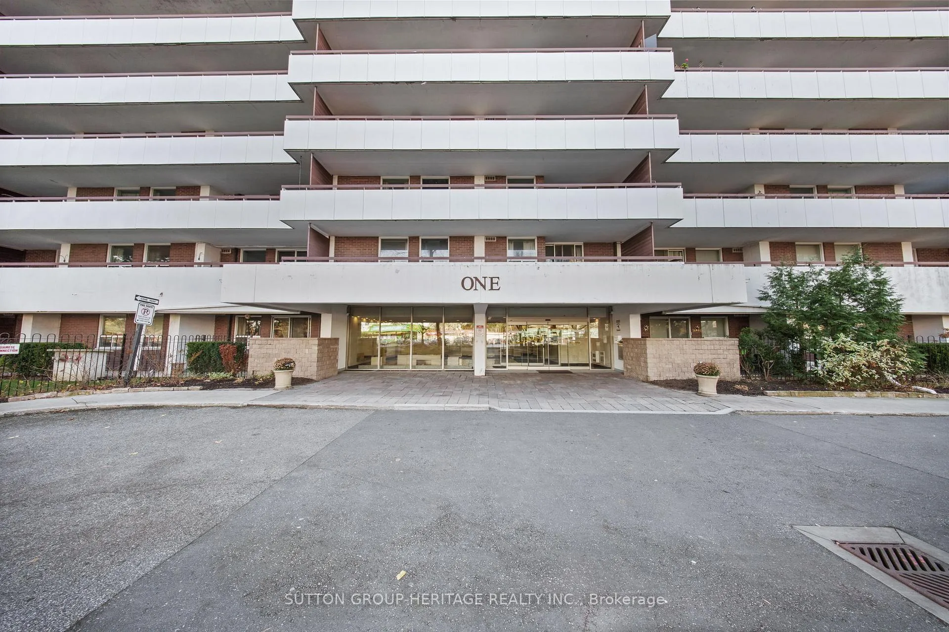 Front of Unit 706, 1 Royal Orchard Boulevard