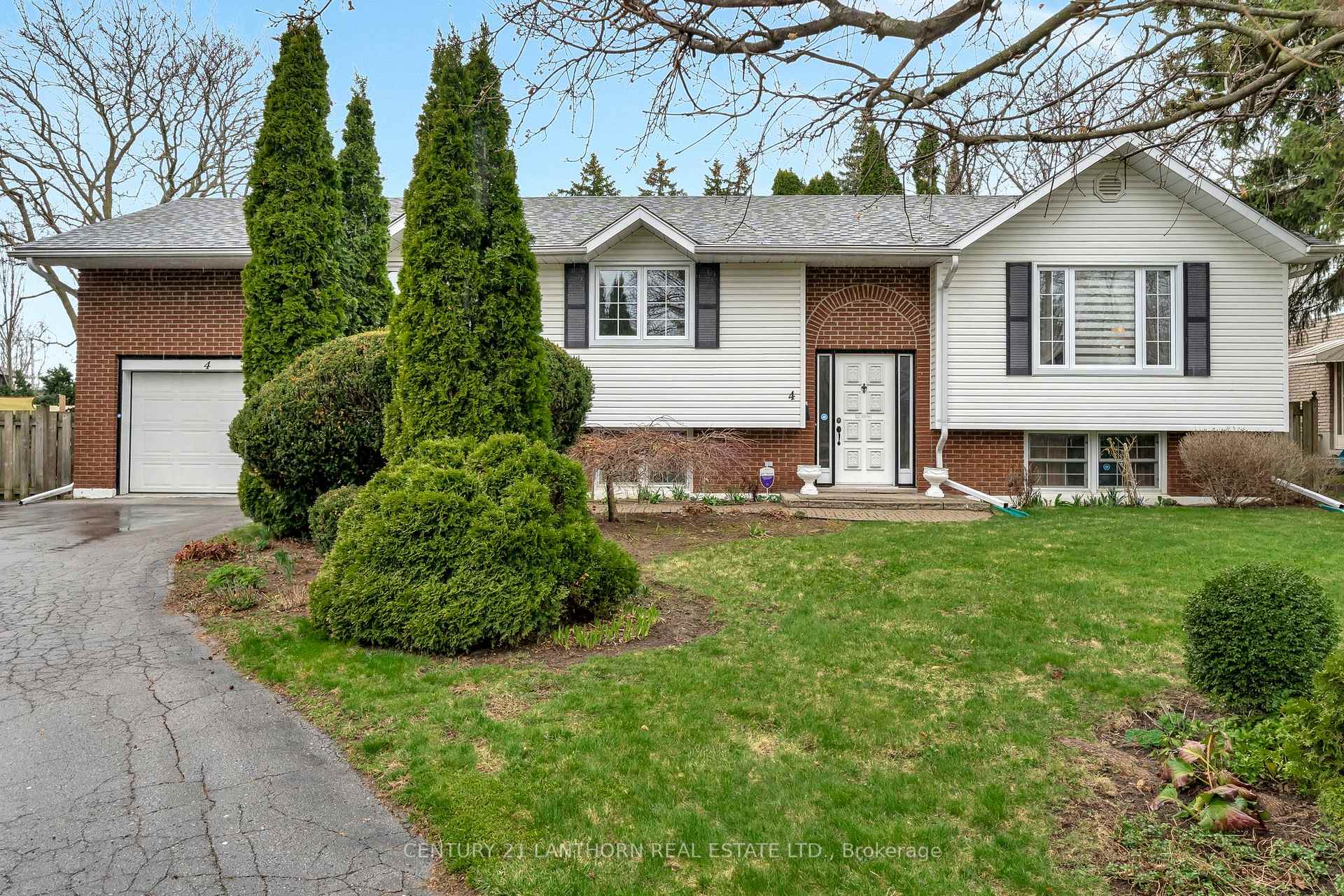 Photo 1 of 4 Hope Crescent, Belleville, Belleville Ward — HOMEH