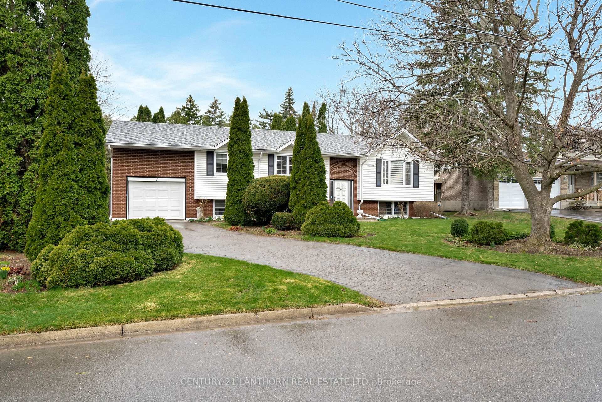Photo 3 of 4 Hope Crescent, Belleville, Belleville Ward — HOMEH