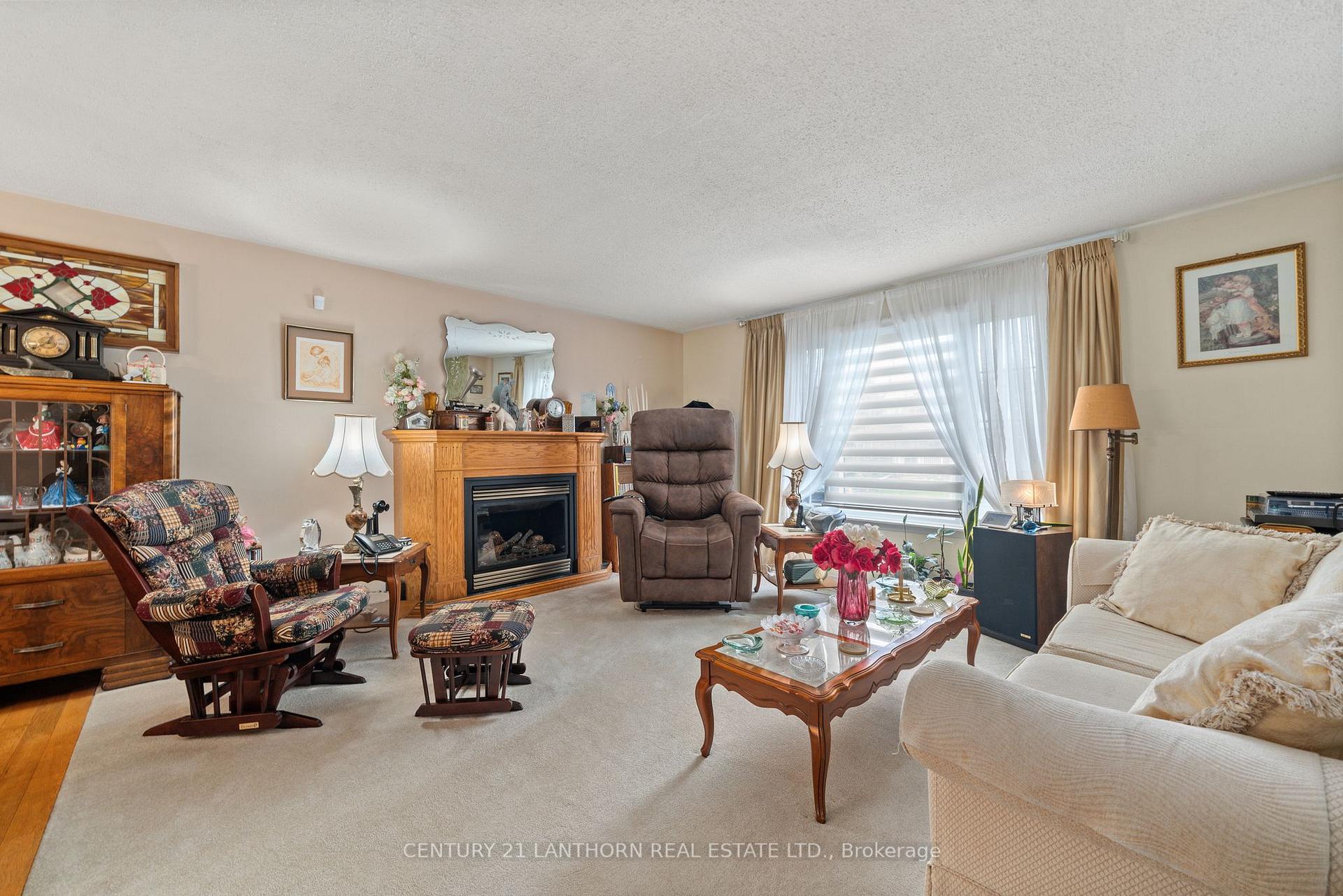 Photo 5 of 4 Hope Crescent, Belleville, Belleville Ward — HOMEH