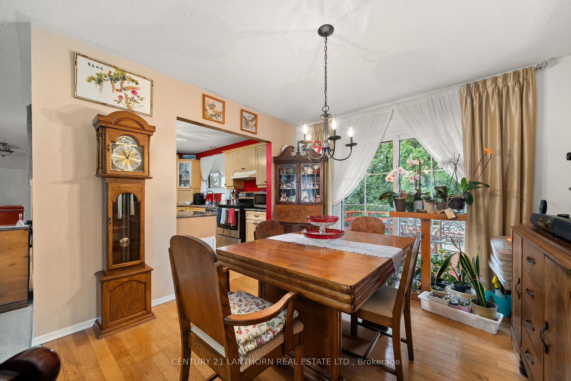 Photo 6 of 4 Hope Crescent, Belleville, Belleville Ward — HOMEH