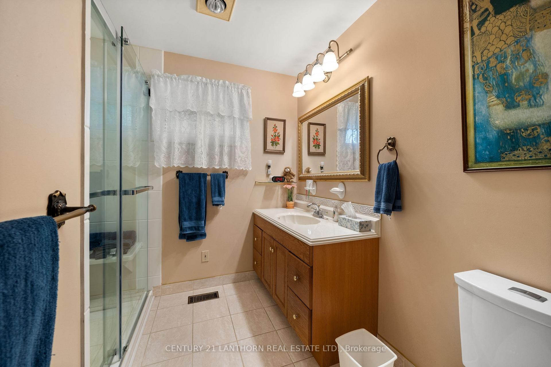 Photo 9 of 4 Hope Crescent, Belleville, Belleville Ward — HOMEH