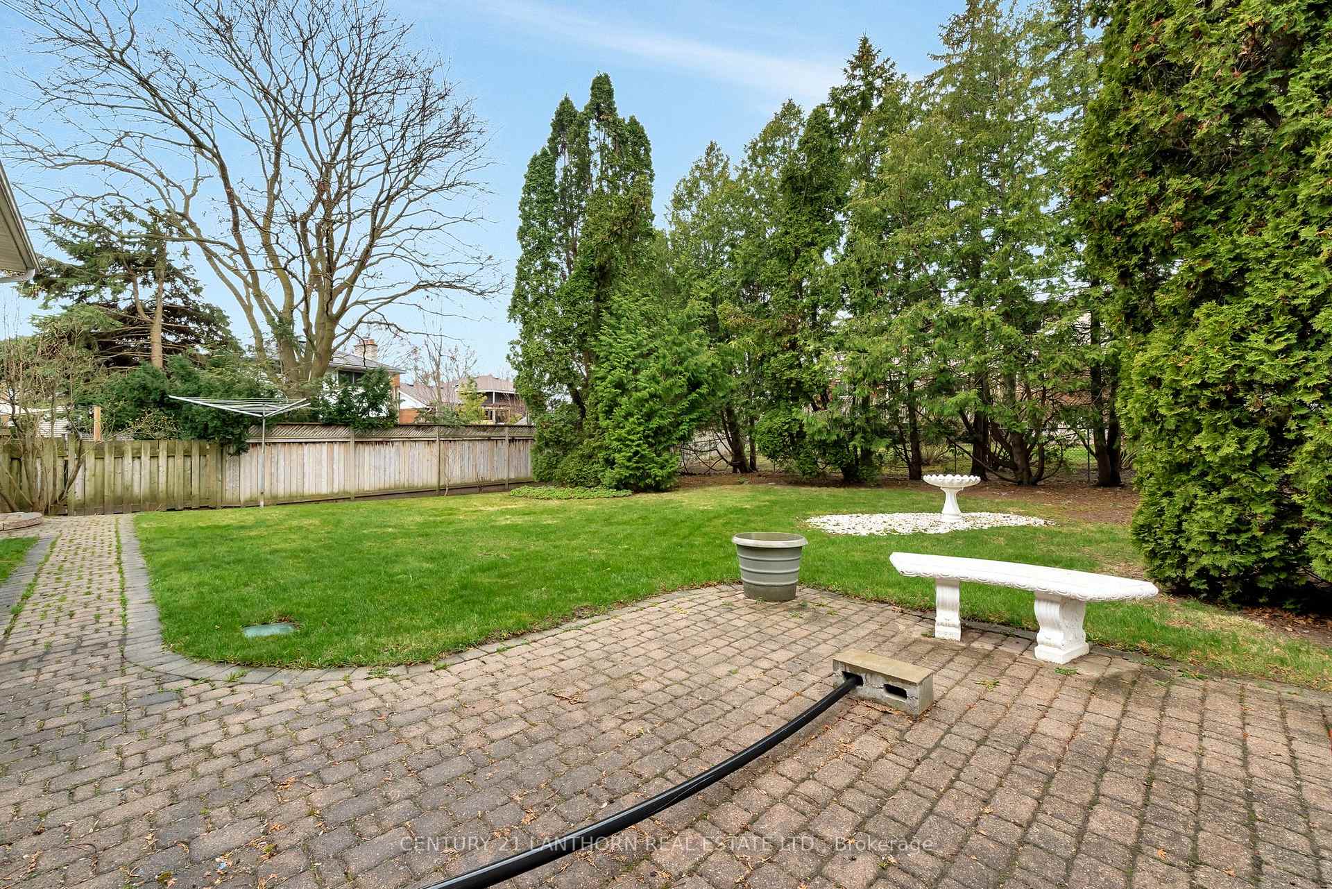 Photo 26 of 4 Hope Crescent, Belleville, Belleville Ward — HOMEH