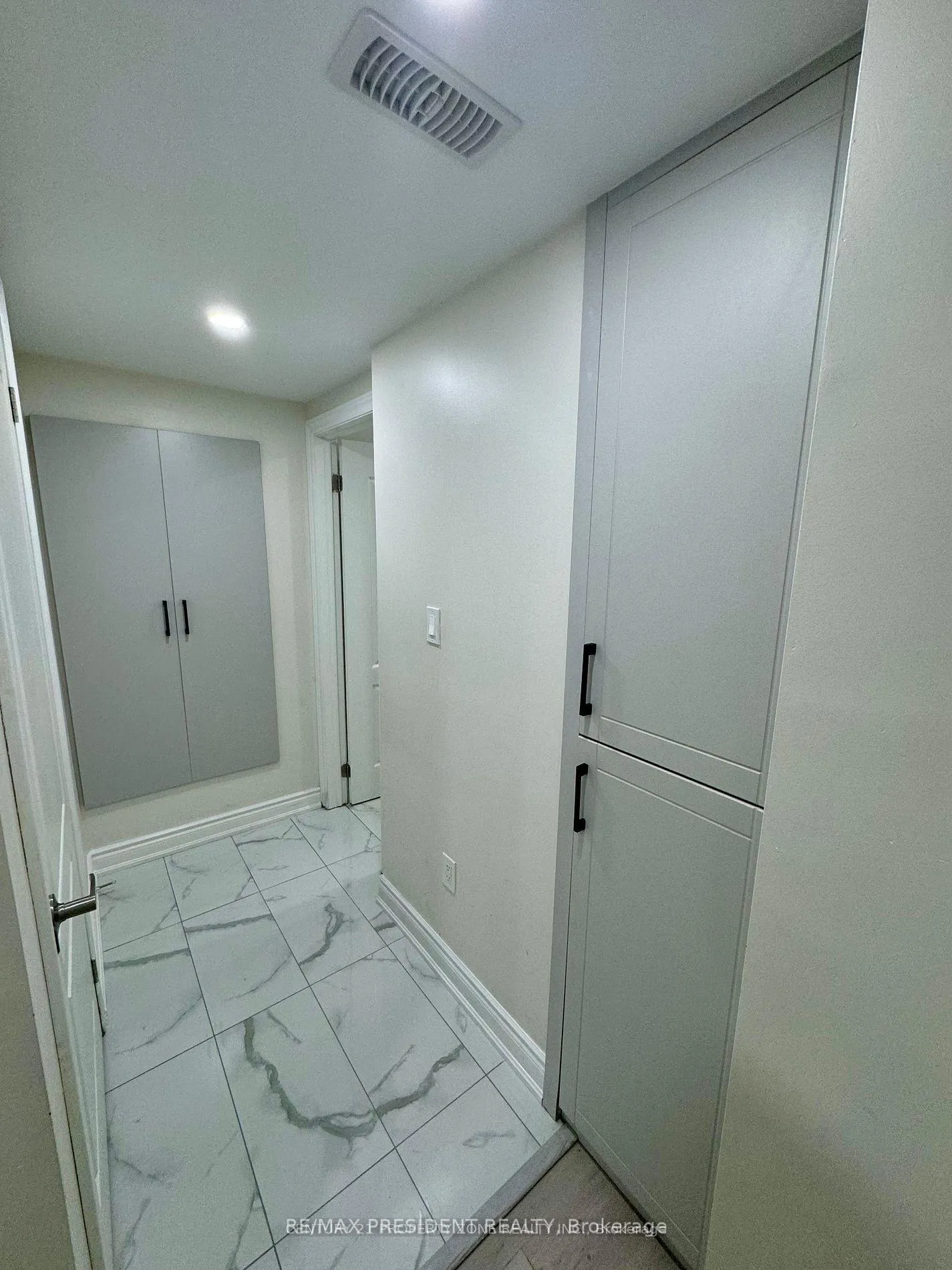 Photo 3 of Unit Bsmt, 86 Oakmore Lane, Brampton, Bram West — HOMEH