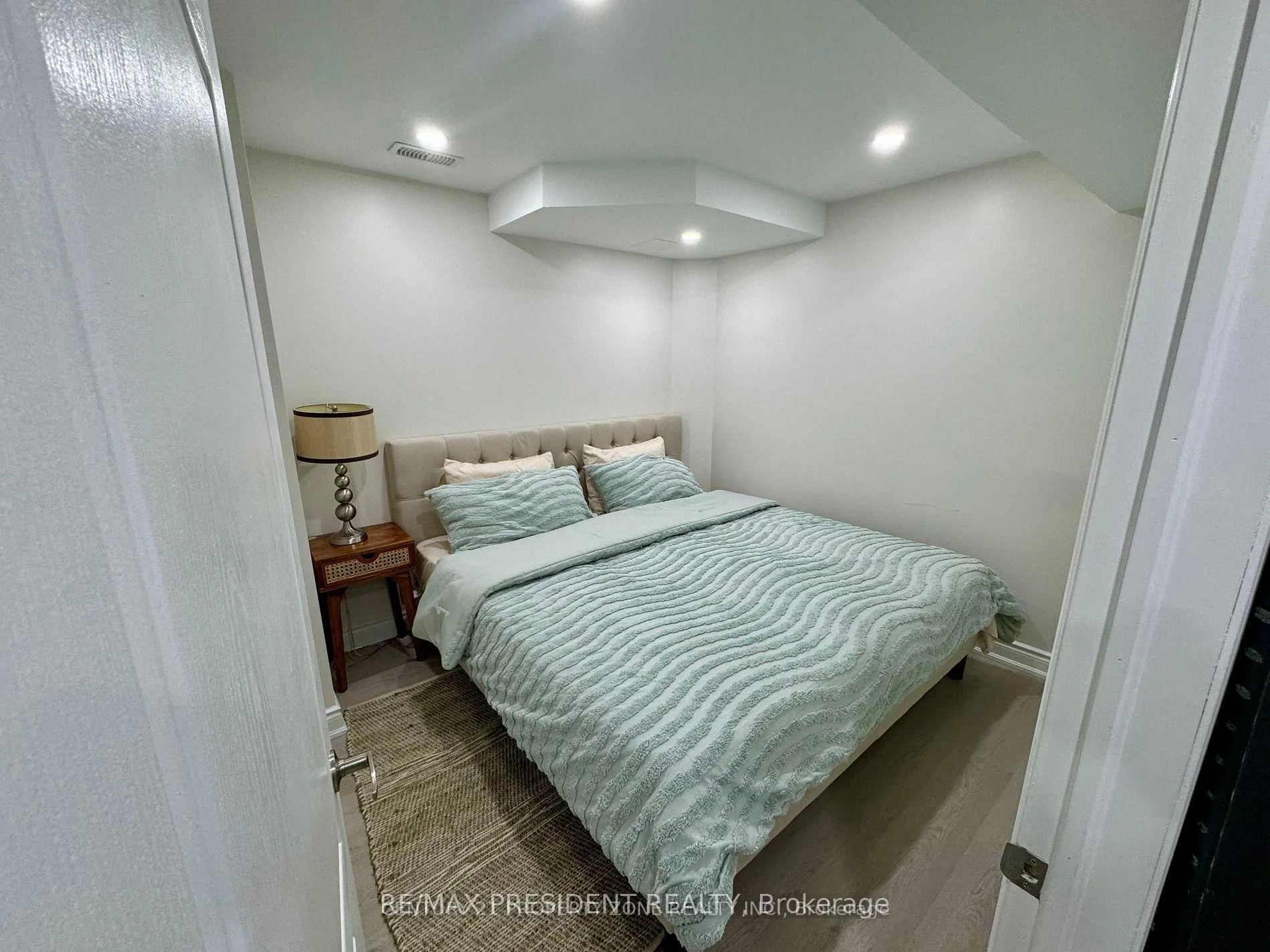 Photo 4 of Unit Bsmt, 86 Oakmore Lane, Brampton, Bram West — HOMEH