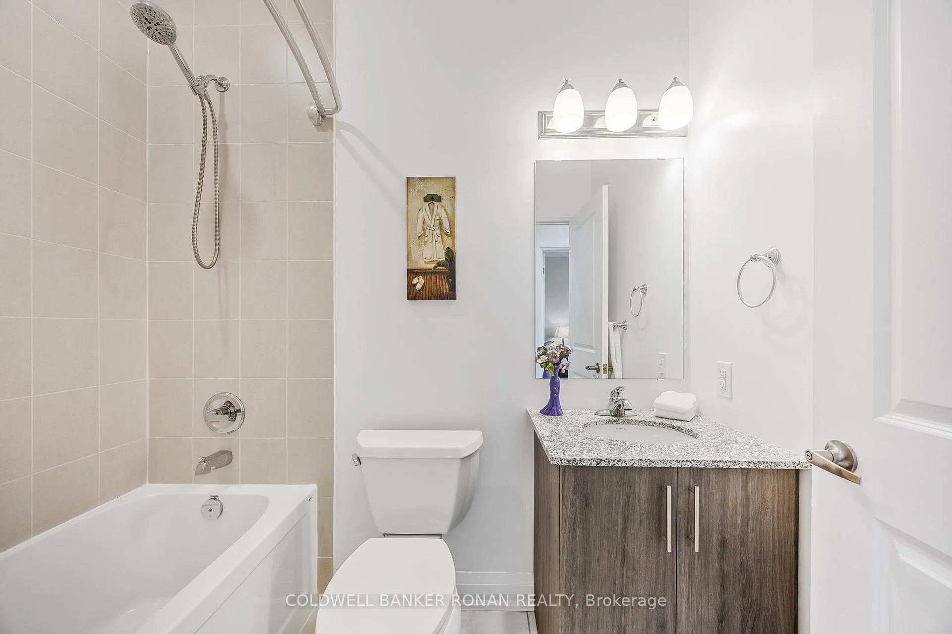 Photo 25 of Unit 609, 64 Queen Street S, New Tecumseth, Tottenham — HOMEH