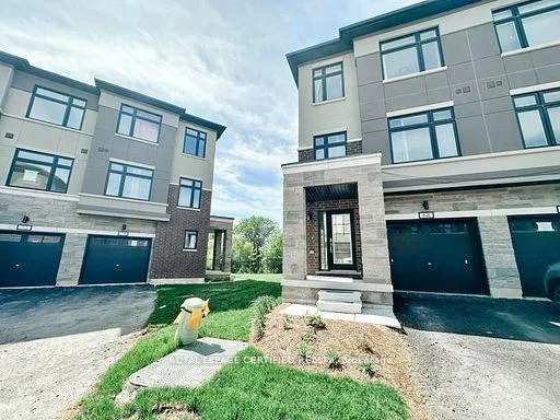 Photo 2 of 68 Fieldridge Crescent, Brampton, Sandringham-Wellington — HOMEH