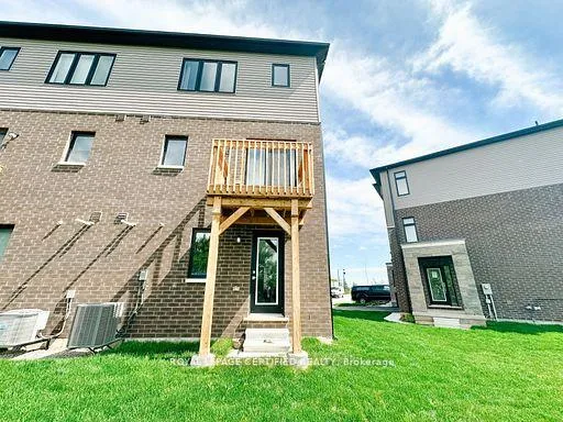 Photo 4 of 68 Fieldridge Crescent, Brampton, Sandringham-Wellington — HOMEH