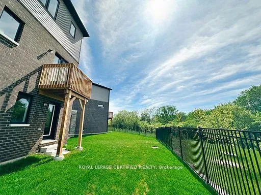 Photo 5 of 68 Fieldridge Crescent, Brampton, Sandringham-Wellington — HOMEH