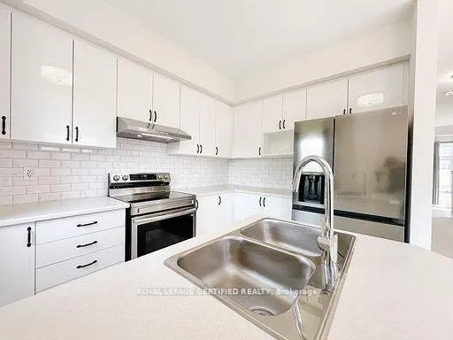 Photo 11 of 68 Fieldridge Crescent, Brampton, Sandringham-Wellington — HOMEH