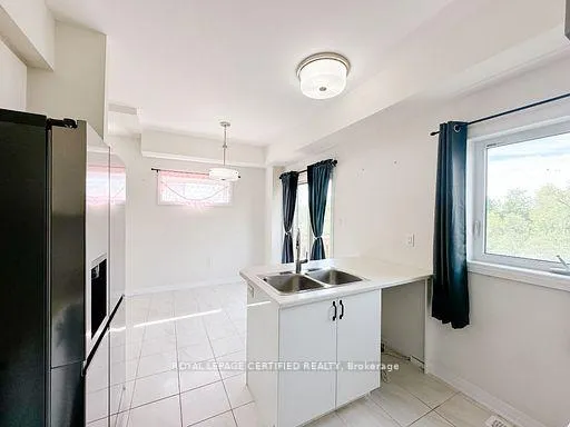 Photo 12 of 68 Fieldridge Crescent, Brampton, Sandringham-Wellington — HOMEH