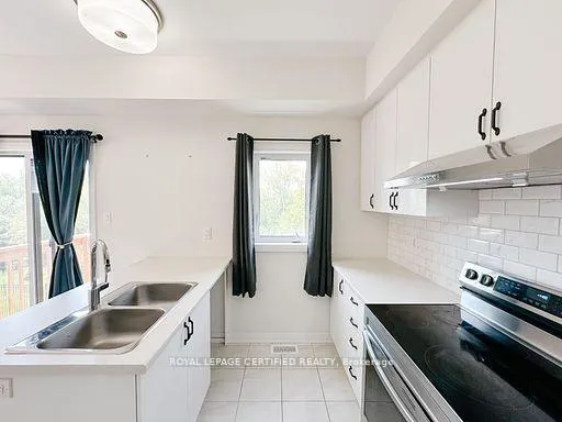 Photo 13 of 68 Fieldridge Crescent, Brampton, Sandringham-Wellington — HOMEH