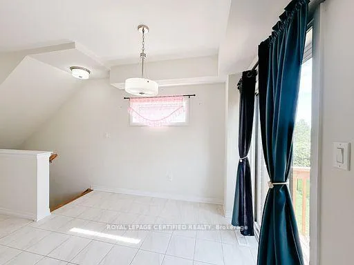 Photo 14 of 68 Fieldridge Crescent, Brampton, Sandringham-Wellington — HOMEH