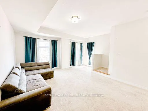 Photo 17 of 68 Fieldridge Crescent, Brampton, Sandringham-Wellington — HOMEH